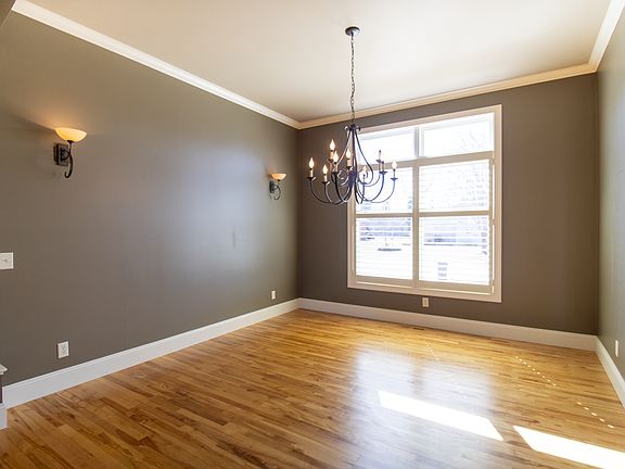 5th image of 508 Vangsness St