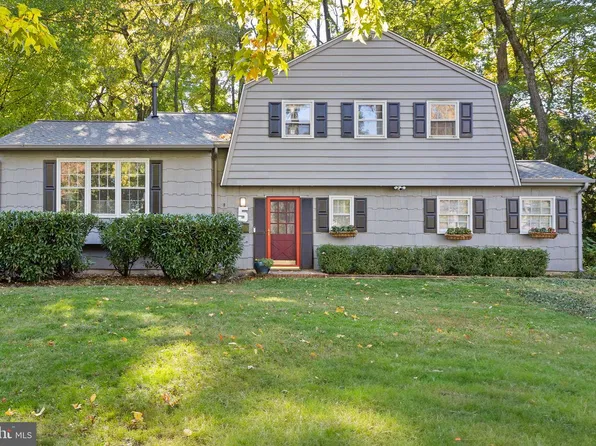 5 Crab Apple Ln, Lawrence Township, NJ 08648