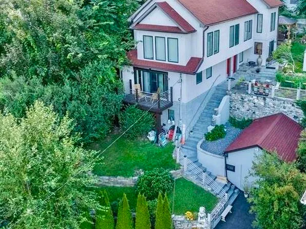 96 River Rd, Cos Cob, CT 06807