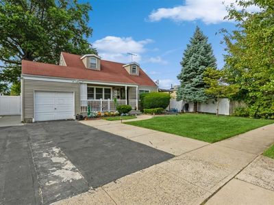 5 Crestwood Boulevard, Farmingdale, NY, 11735