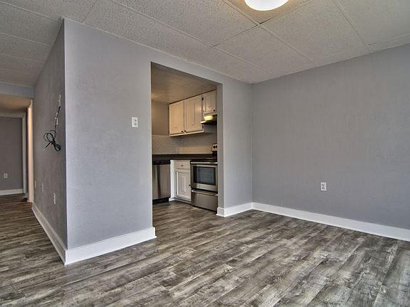 3rd image of 100 Parkway Blvd APT 9