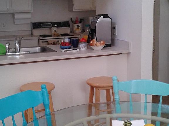 Casual kitchen and dinning