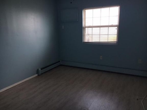 3rd image of 10924 Rockaway Beach Blvd