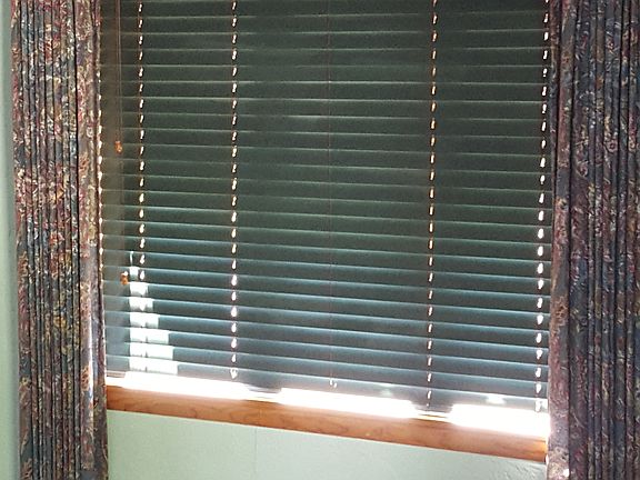Dining room-window treatment