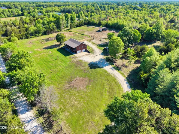 8700 N Hartley Rd, Hallsville, MO 65255