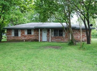 305 S Kerr St, Blooming Grove, TX 76626