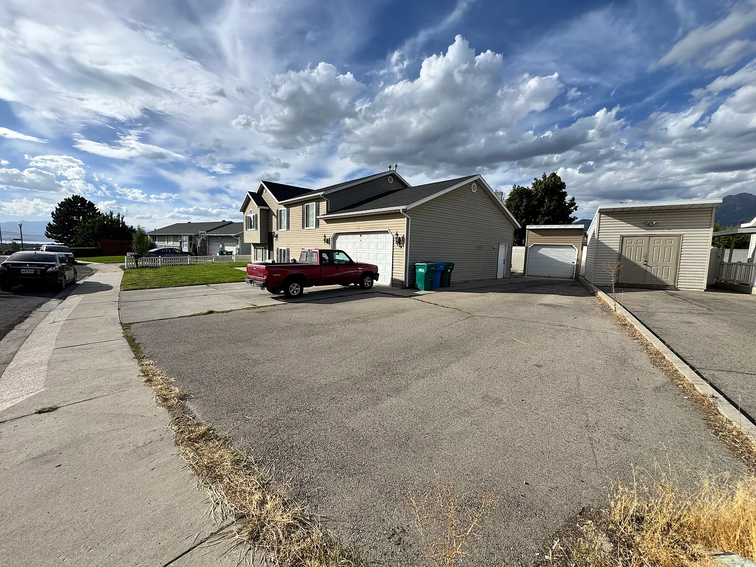 3 bed, 1200 sqft, $1,900 — Photo 2