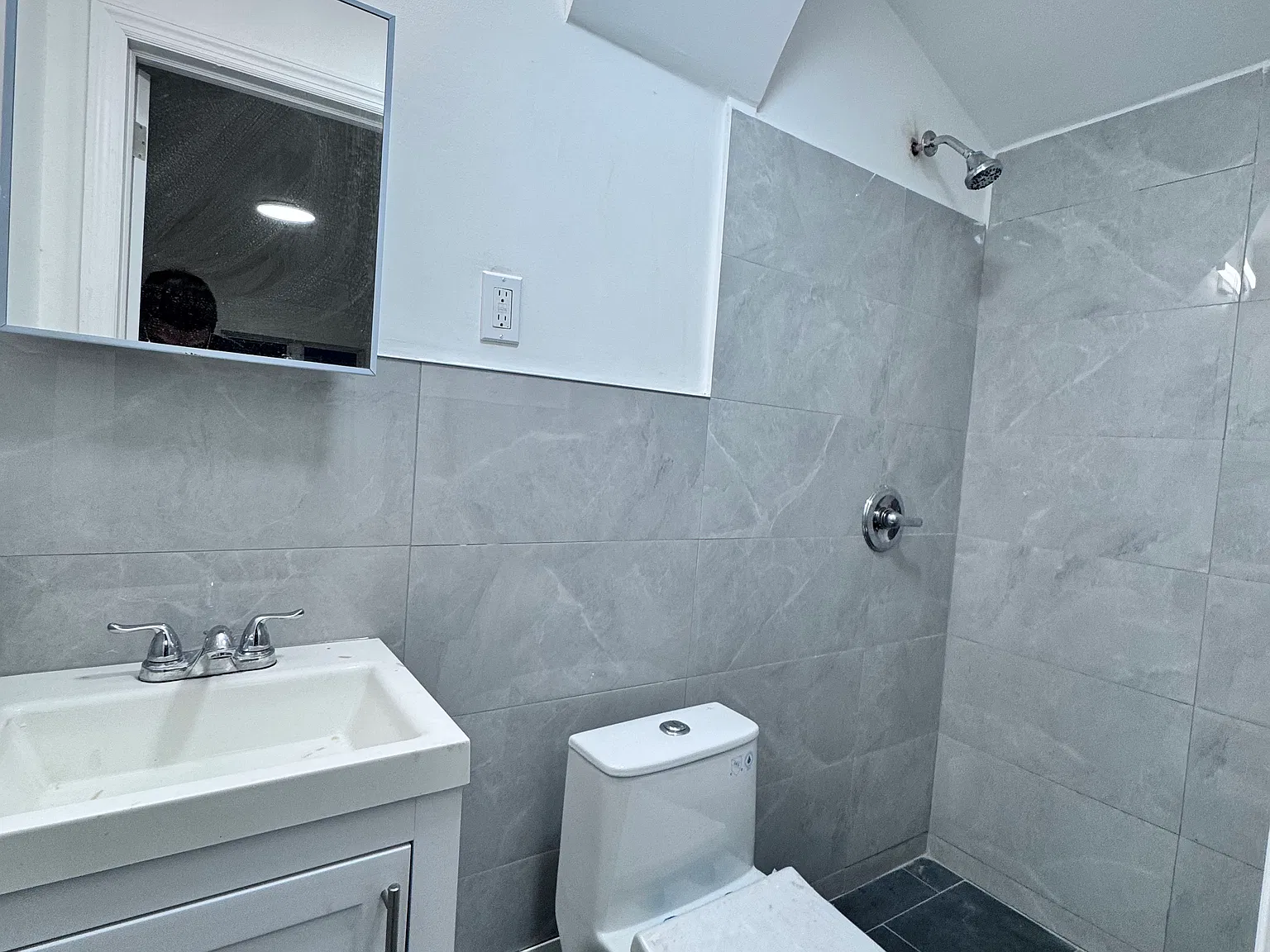3 bed, 1000 sqft, $3,200 — Photo 4