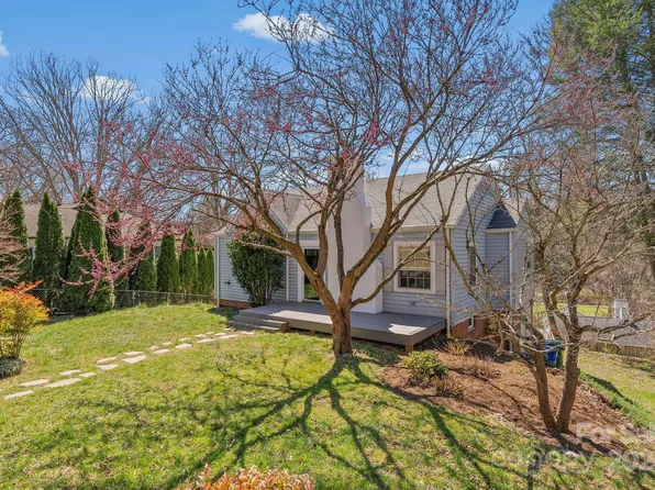 29 Canterbury Rd, Asheville, NC 28805