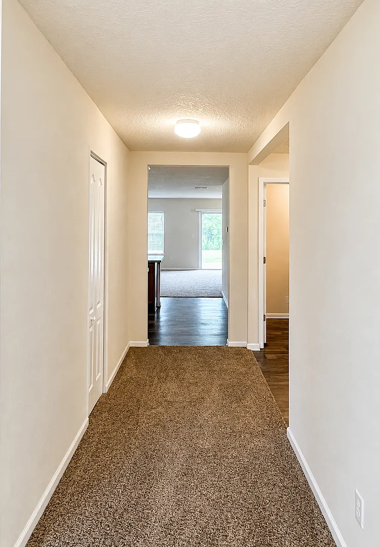 4/2 with Amenity access! — Photo 2