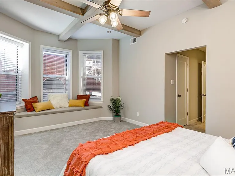 4250 Lindell Blvd #A — Photo 21