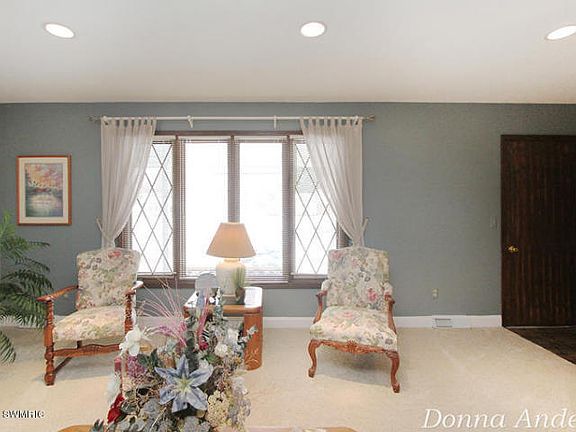 3rd image of 7299 Sundale Dr SE