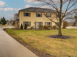 13738 Oakbrook Dr, North Royalton, OH 44133