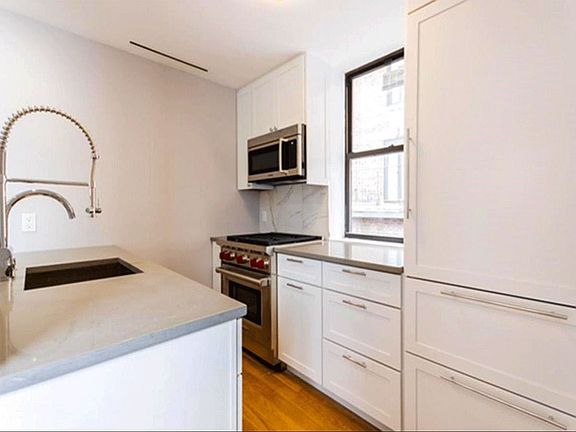 5th image of 252 W 76th St APT 1