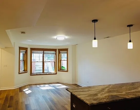 2 bed, 1300 sqft, $2,100 — Photo 4