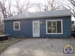 1238 SW 25th St, Topeka, KS 66611