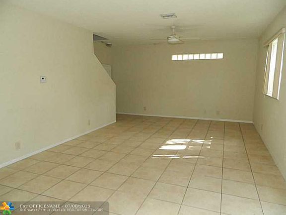 4th image of 889 NW 126th Ave