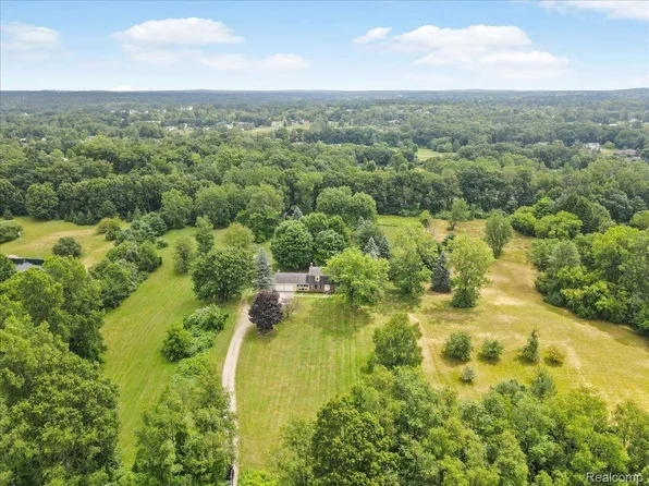 10550 Appomattox St, Holly, MI 48442