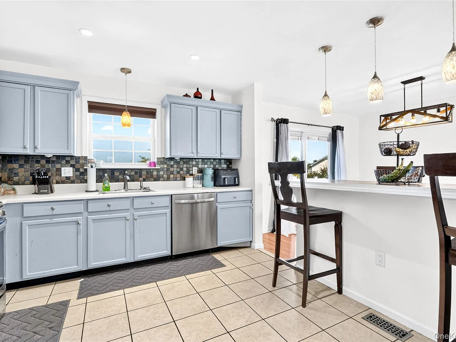 3 bed, 2.5 bath, 1392 sqft, $2,700 — Photo 3