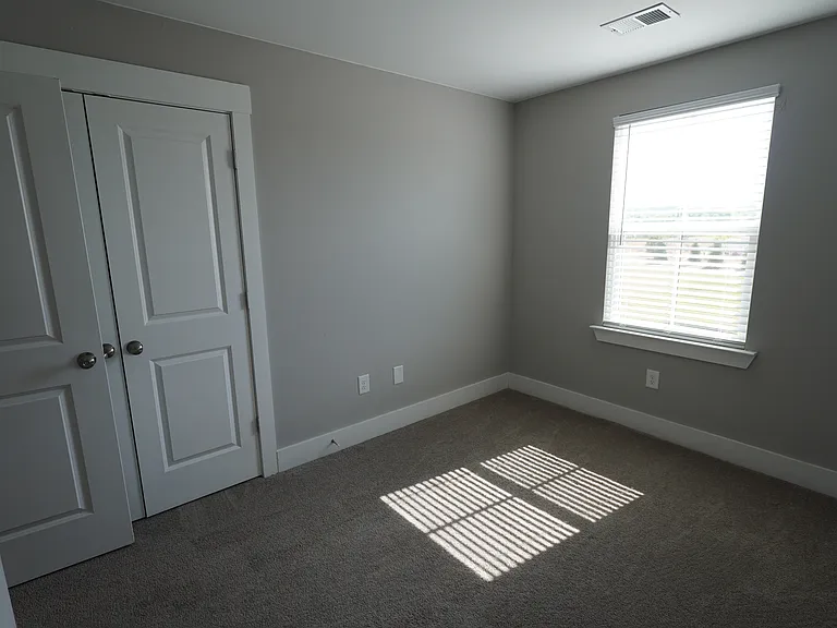 1532 Henry St — Photo 14