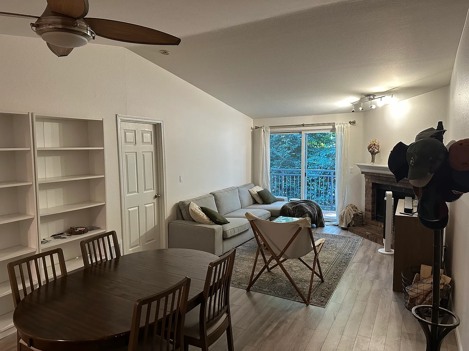 2 bed, 979 sqft, $2,600 — Photo 3