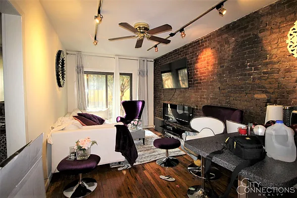 Rented by City Connections Realty | media 3