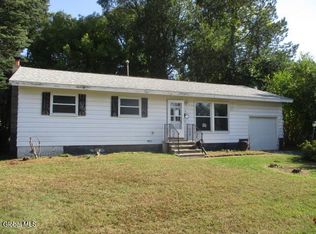 1 Thoroughbred Ln, Albany, NY 12205