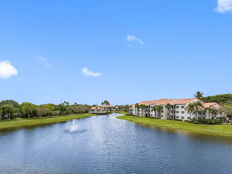 Waters Edge Delray — Photo 14