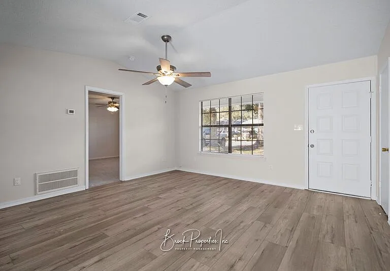 10677 Silver Creek Dr — Photo 4