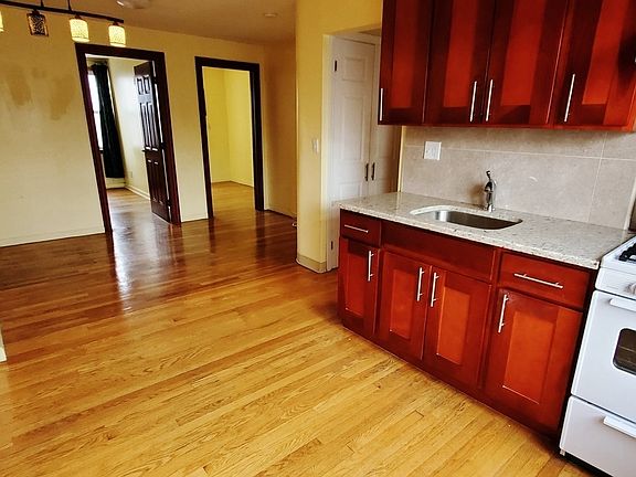4th image of 20-42 33rd St #3A