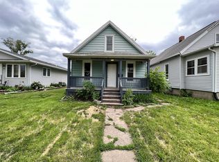 829 10th St SW, Cedar Rapids, IA 52404