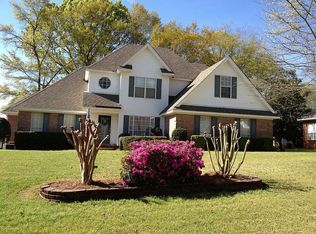 220 Fallon Ct, Deatsville, AL 36022