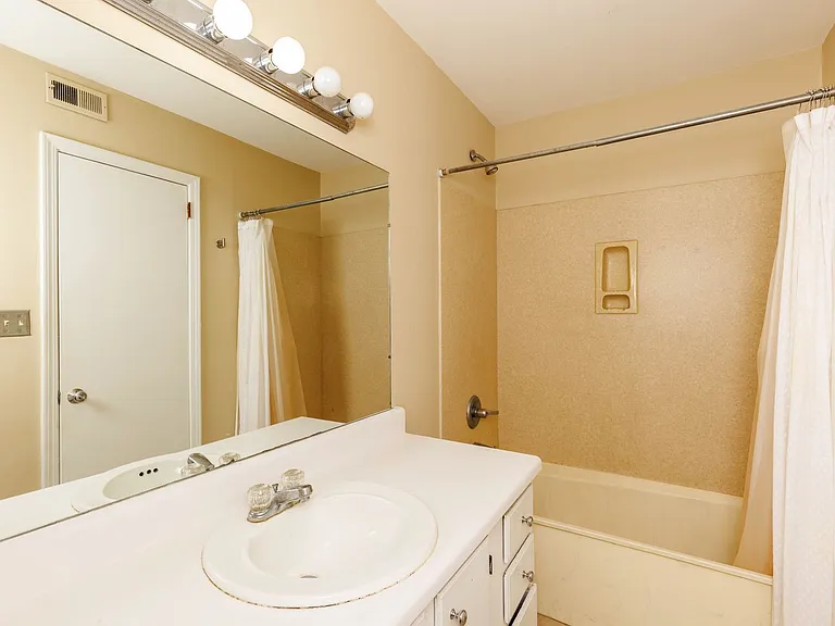 401 Skyview Dr #401D — Photo 6