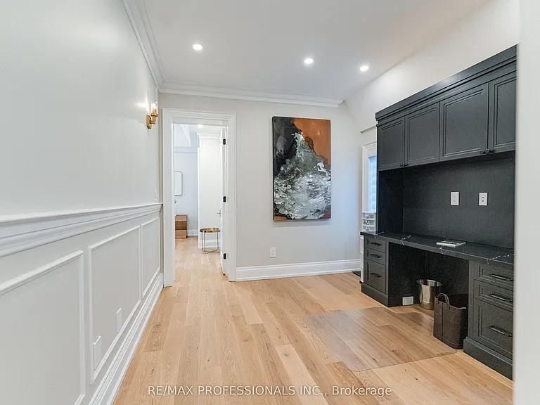 161 The Kingsway — Photo 22