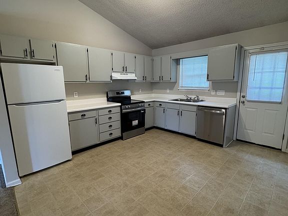 4th image of 4116 Bridge Ct #A