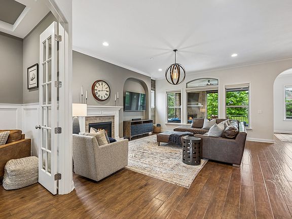 5th image of 428 Larkhill Ln