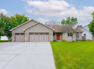 915 Ferndale St S, Maplewood, MN 55119