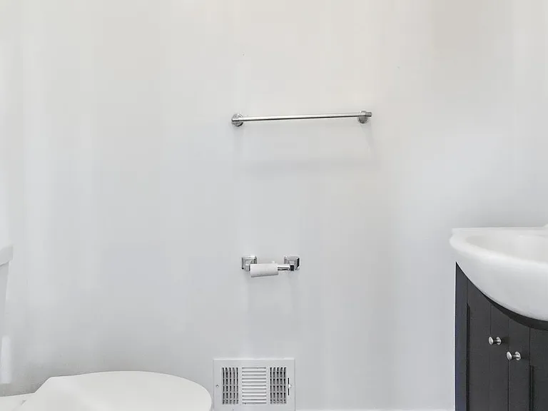 2302 Mount Royal Ter — Photo 22