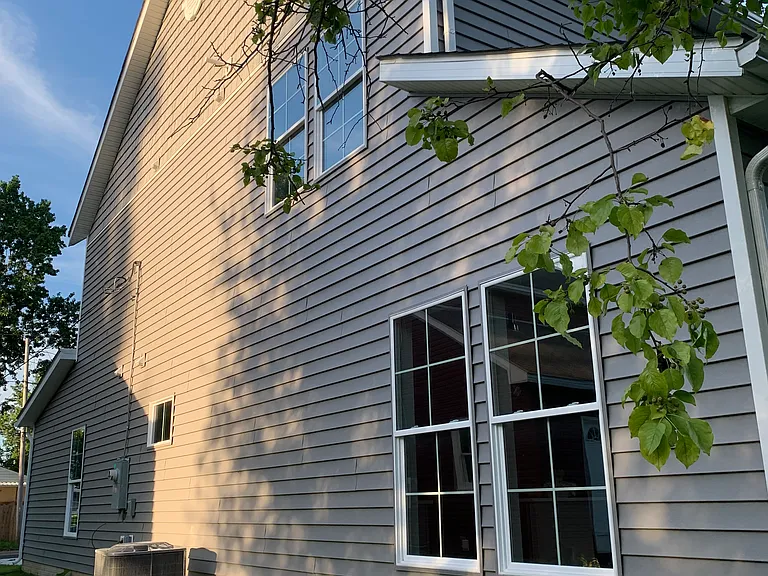 60 Oak St — Photo 2