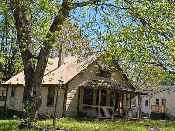 3rd image of 603 Mangum Rd