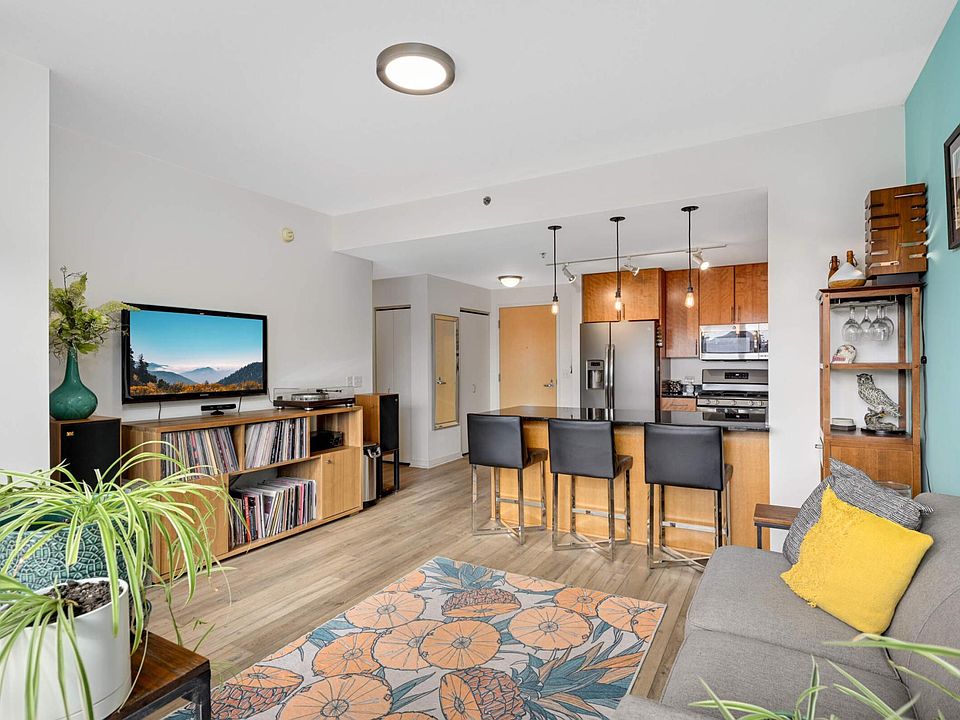 1st image of 929 Portland Ave APT 309