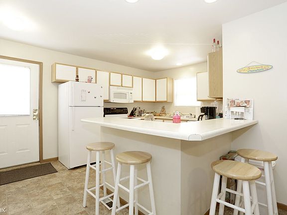 lincoln-park-townhomes-normal-il-4-bedroom---kitchen
