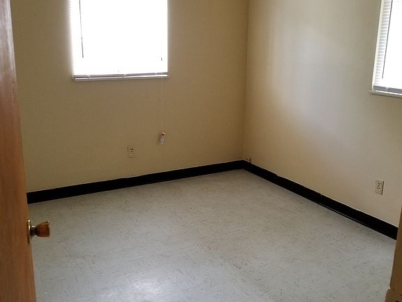 2nd image of 542 High Grove Blvd #B