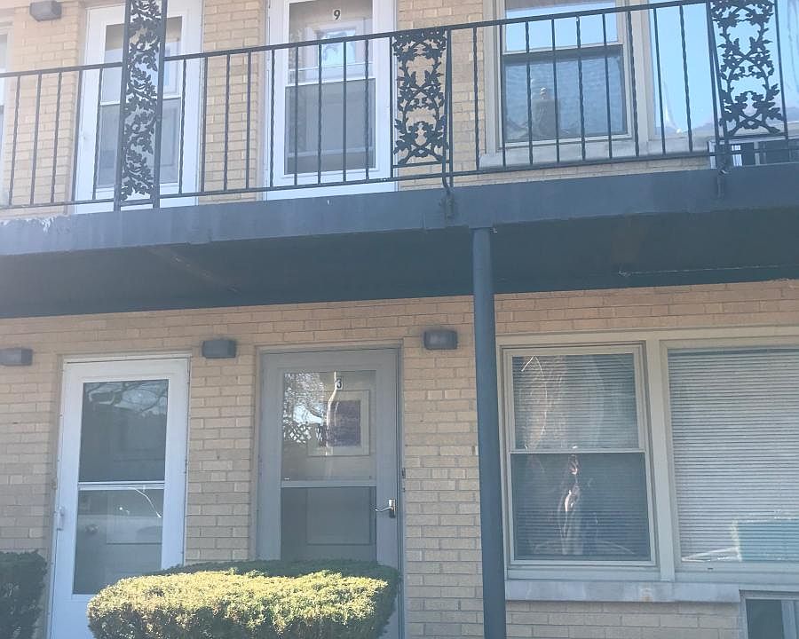 1st image of 6041 W Montrose Ave