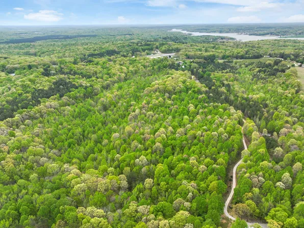 399 Kehrer Ln, Huntingdon, TN 38344