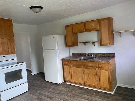 3rd image of 1283 Holly St