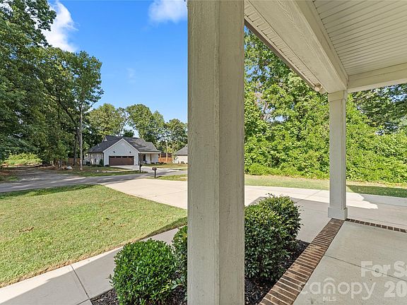 3rd image of 109 Logan Ln