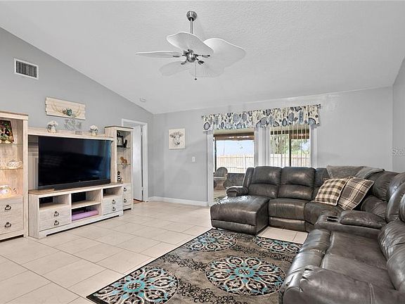 4th image of 718 Bayside Blvd