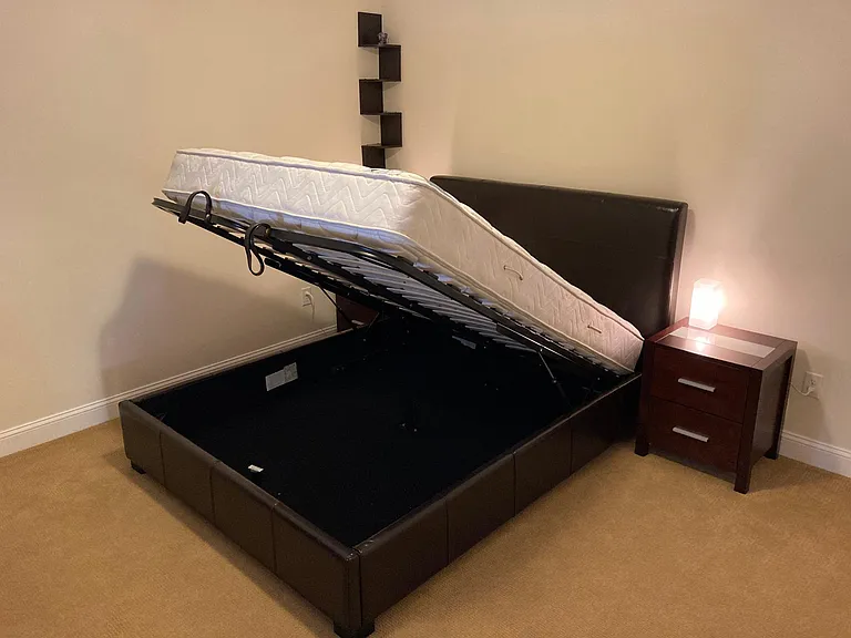 Second bedroom (storage).