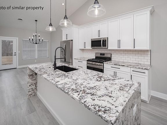 5th image of 151 Kinsley Ct